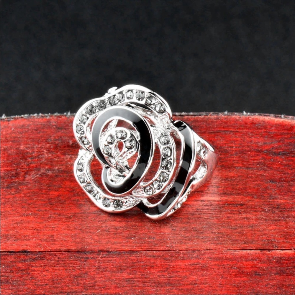 🌹💍Vintage Inspired White Gold Plated Rose Ring💍